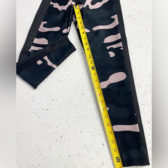 Ultracor Camo Collegiate Leggings Women’s Medium - Picture 3 of 9